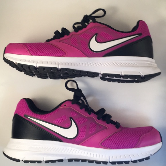 Nike Shoes - 💕Nike Downshifter women’s Sneaker 6.5